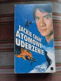 Mam na sprzedaż kasetę VHS Atomowe Uderzenie Jackie Chan