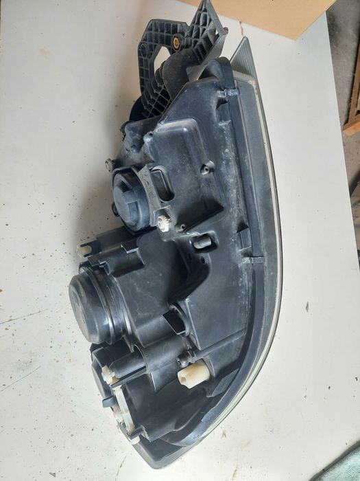 farol esq Renault camião