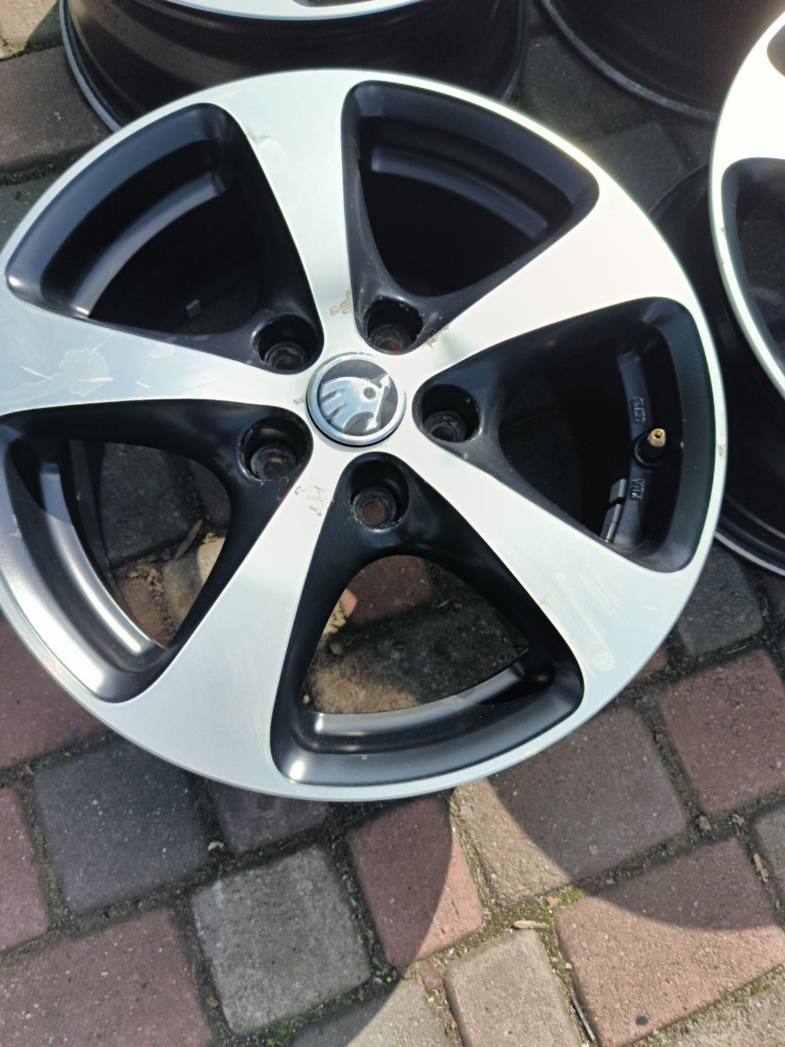Felgi aluminiowe 16 Skoda Octavia II SuperB Kodiak Karoq 5x112