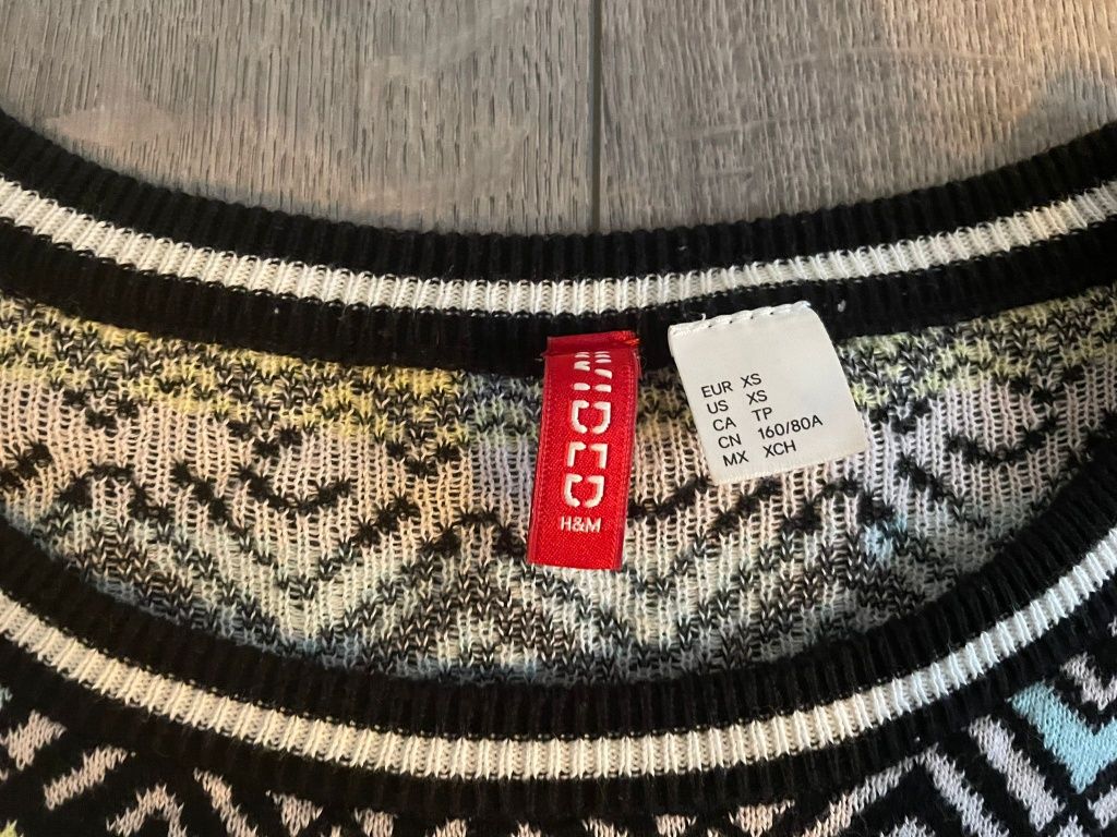 Sweterek wzorzysty H&M rozmiar XS stan bardzo dobry
