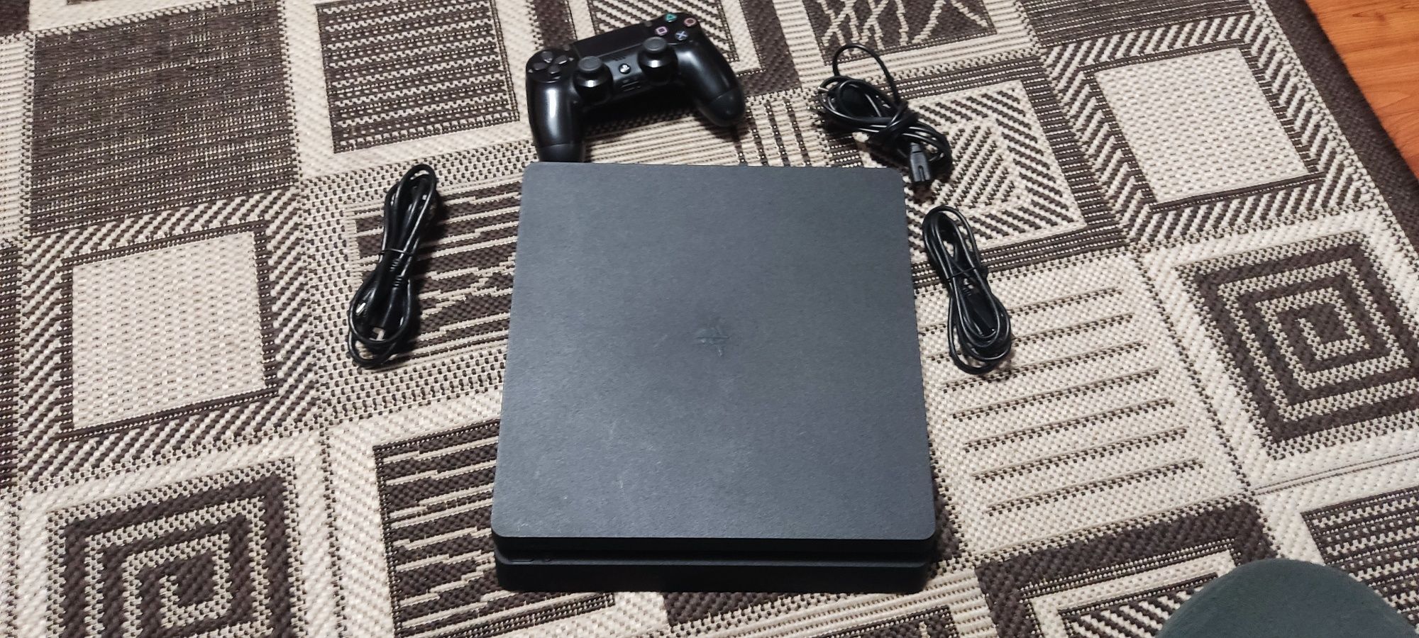 Sony PS4 slim 1Тб +5 ігор