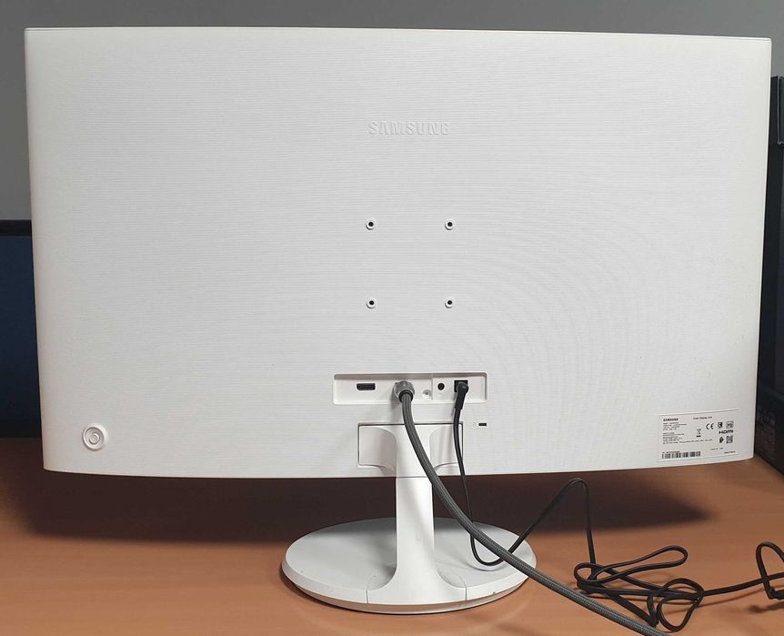 Monitor Samsung C32F39FWU - Full HD, używany, w bardzo dobrym stanie