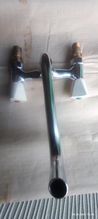 Змішувач настінний для раковини,чи ванни