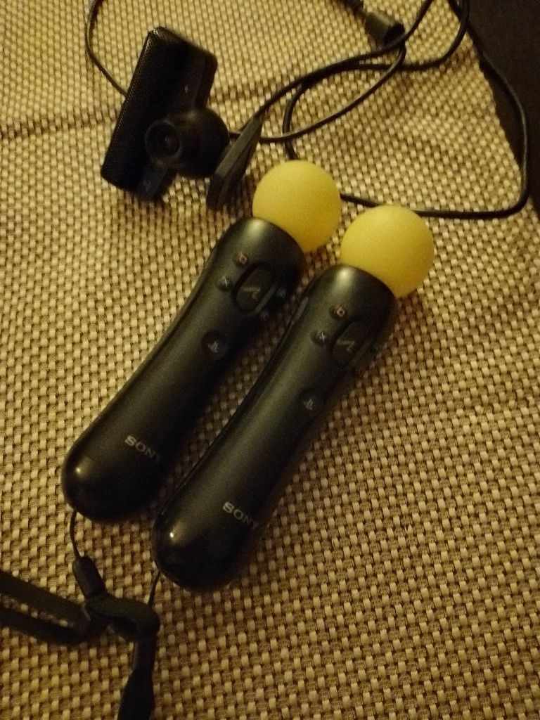 Sprzedam PlayStation 3 jedne pad plus  2move i kamerka +16 gier