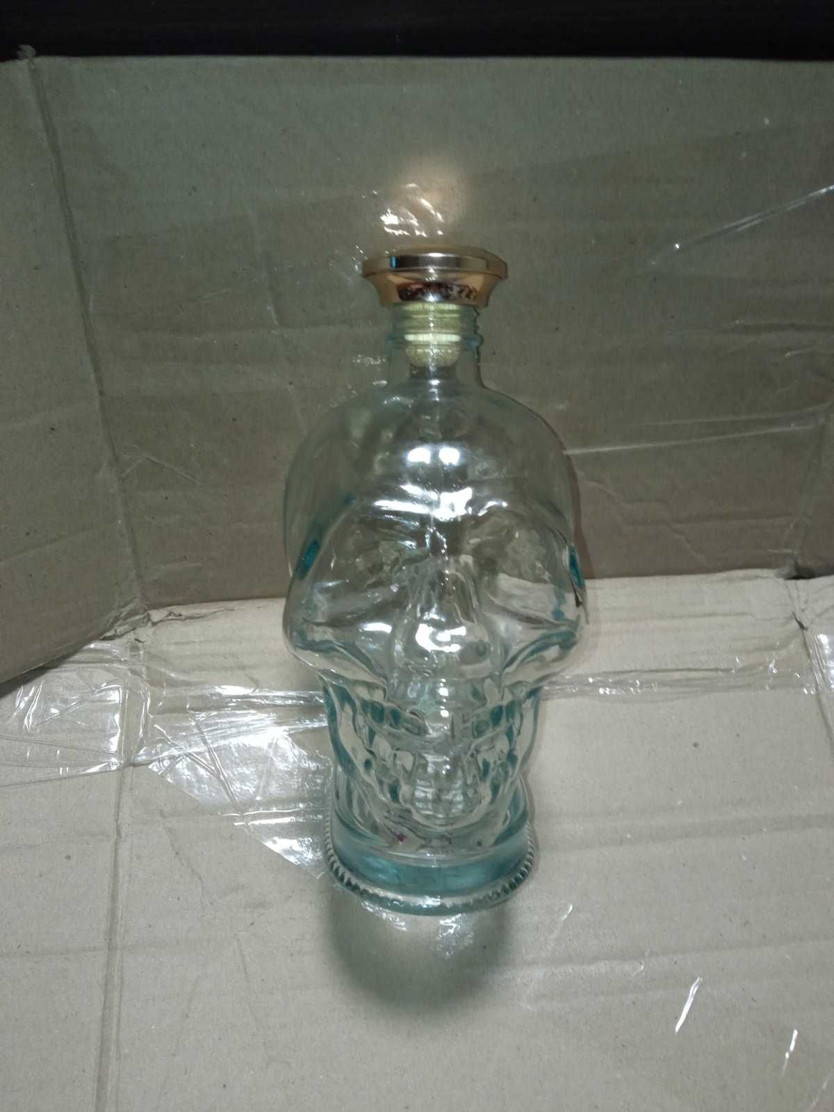 Коллекционная бутылка череп