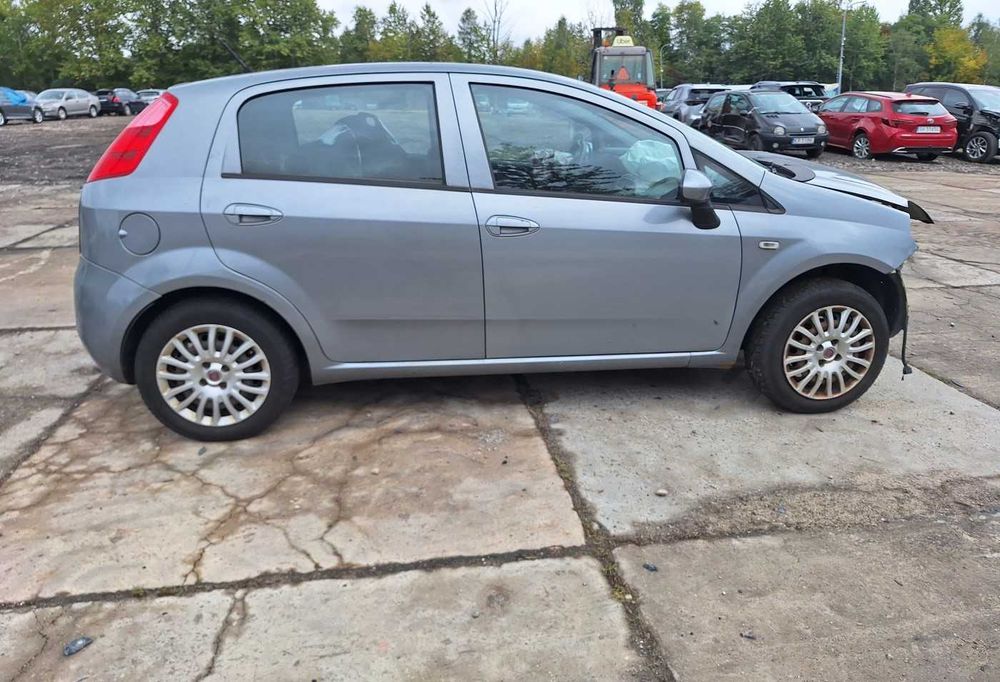 2010 Fiat Grande Punto 1.4 8V 350A1000 78 KM Silnik Skrzynia części