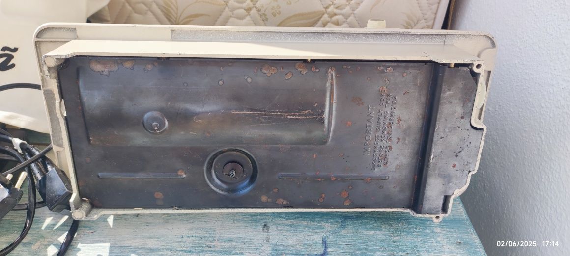 Máquina de costura Singer modelo 518 vários tipos de pontos