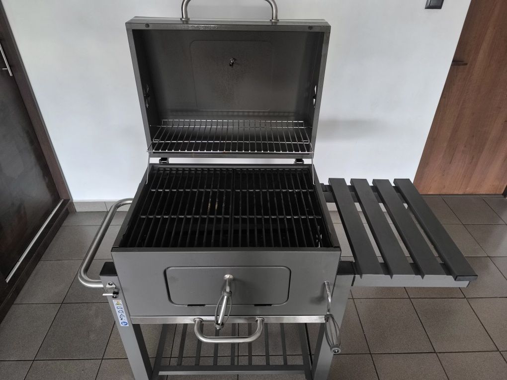 Grill ogrodowy węglowy