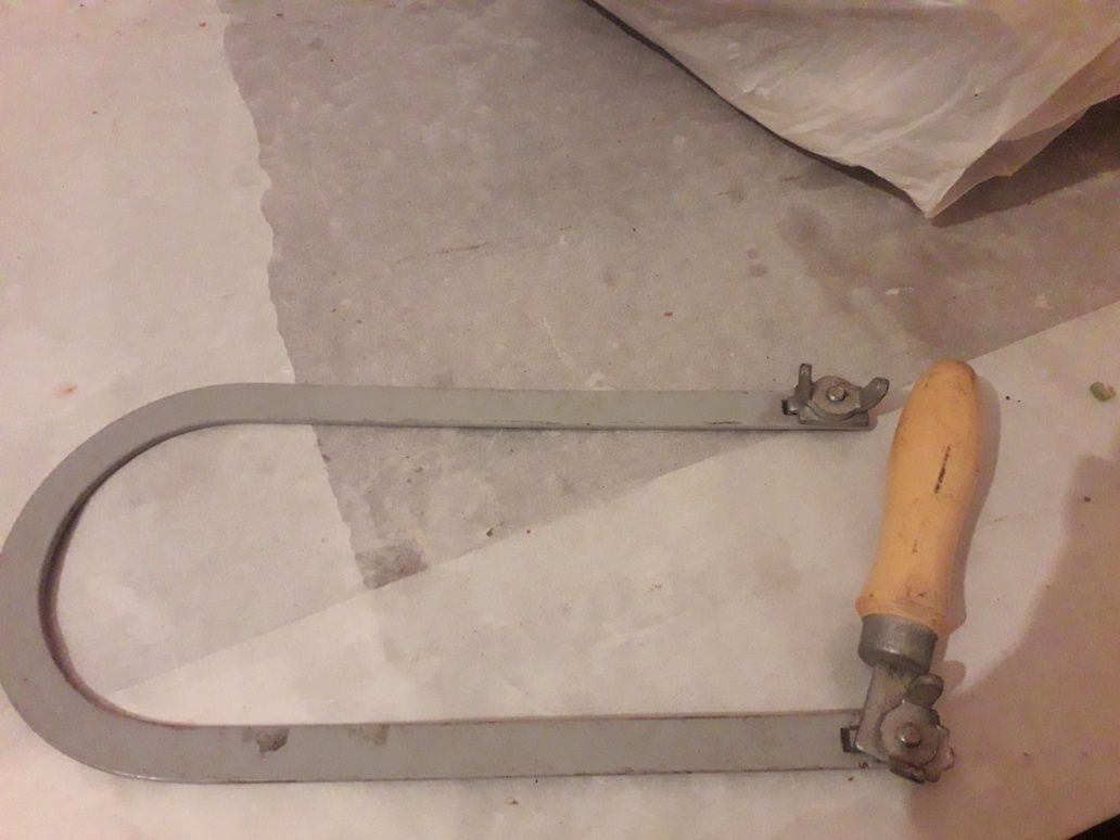 Ножовка - лобзік для металічного полотна.