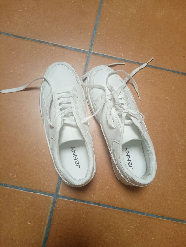 Buty sportowe damskie CCC Jenny bdb 39