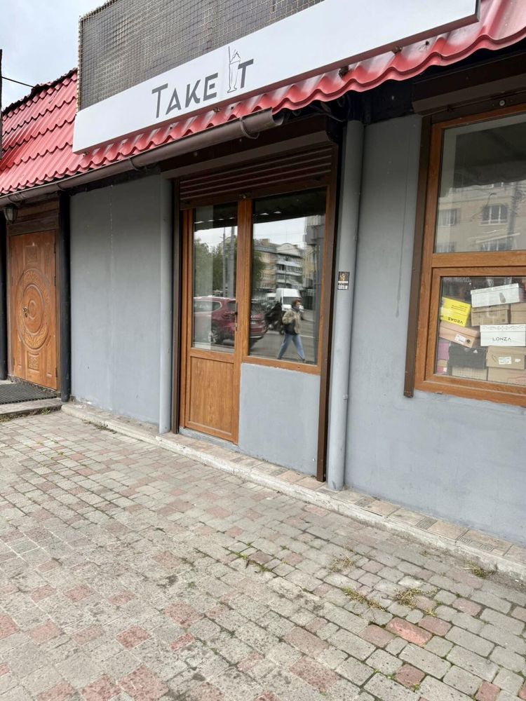 Здається фасадне приміщеня вул.Відінська