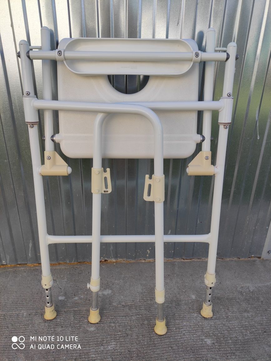 Składane krzesło sanitarne pod prysznic do kąpieli dla osoby niepełnos