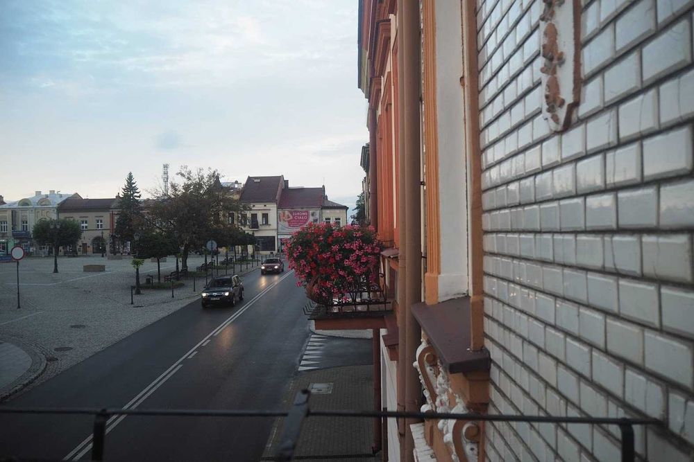 Dwupokojowe mieszkanie w centrum Brzeska, widok na Rynek, remont 2025