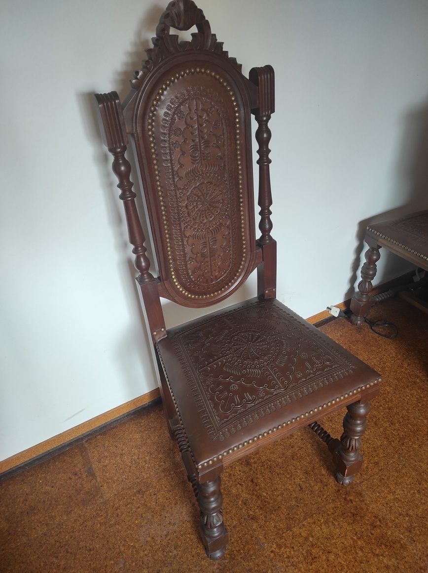 Mesa extensível + 8 cadeiras