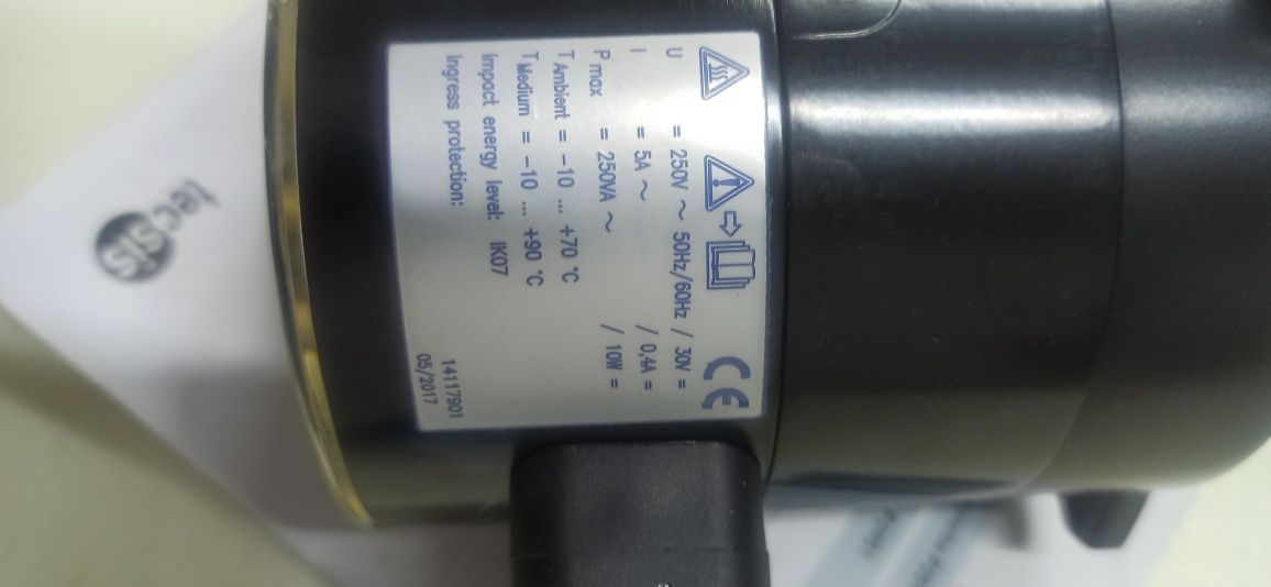 Przetwornik ciśnienia i Manometr różnicowy P2591