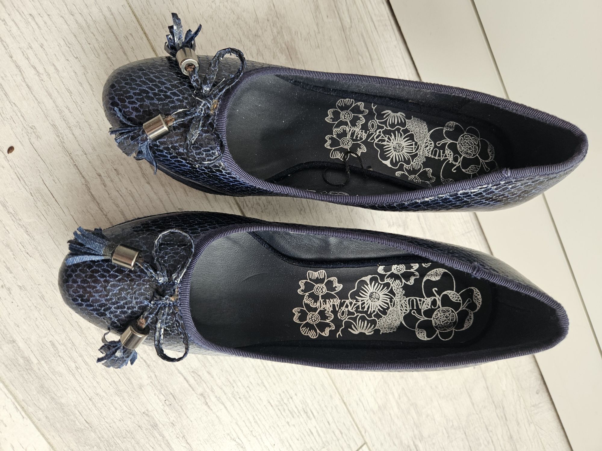 Eleganckie granatowe buty na koturnie zamszowym,  rozmiar 37