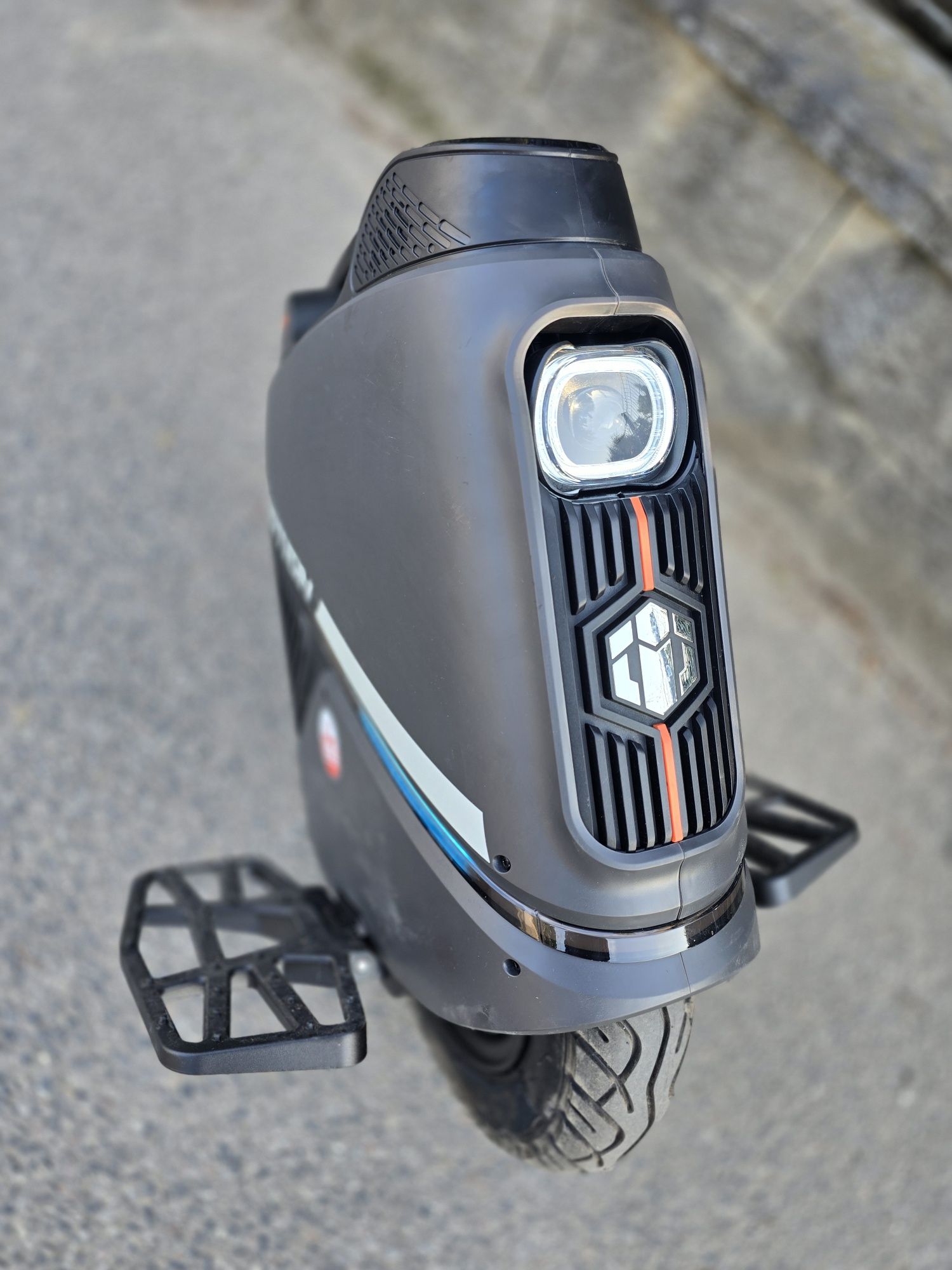 Monocykl elektryczny Inmotion V9