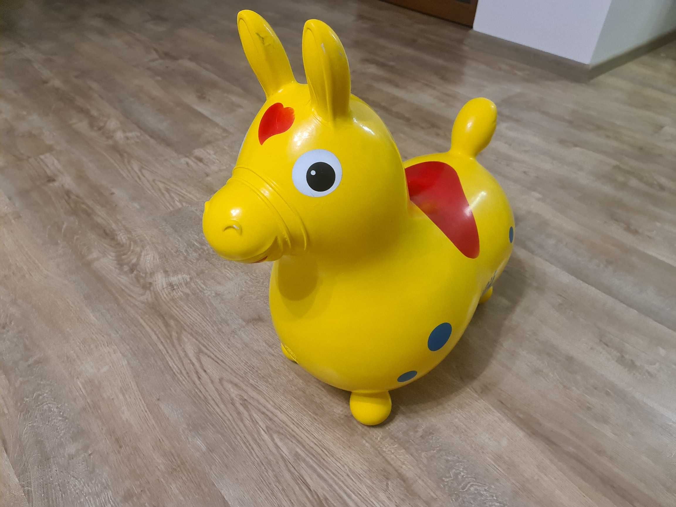 Dmuchany konik Rody + płozy/kołyska żółty