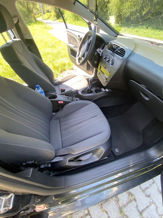 Sprzedam Seat Leon 2012 polift. Uzywany przez kobiete. ZADBANY!