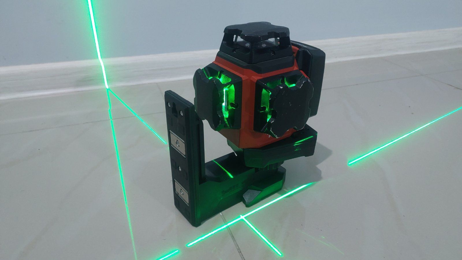 PM 40-MG, PM 30-MG- Мультилінійний лазерний нівелір з 3-ма зеленими лі