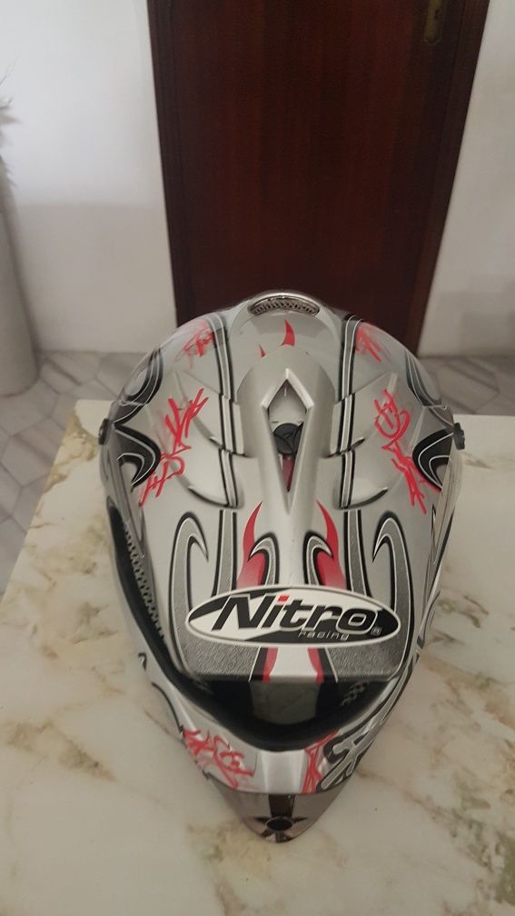 Capacete + capa protetora