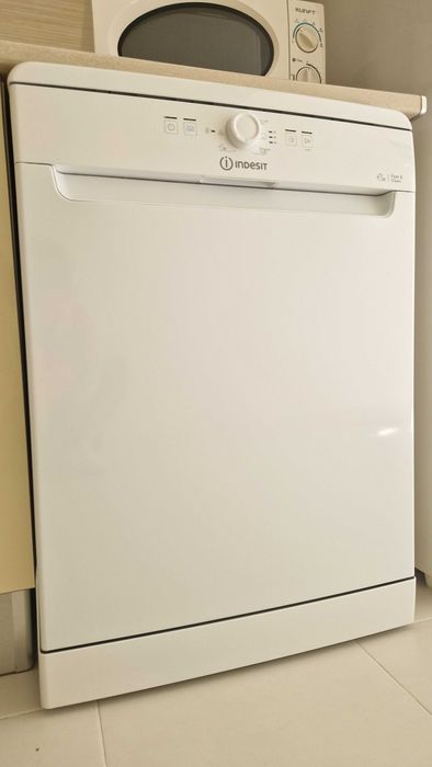 Máquina de Lavar Loiça, Indesit, modelo DFE 1B1913, nova
