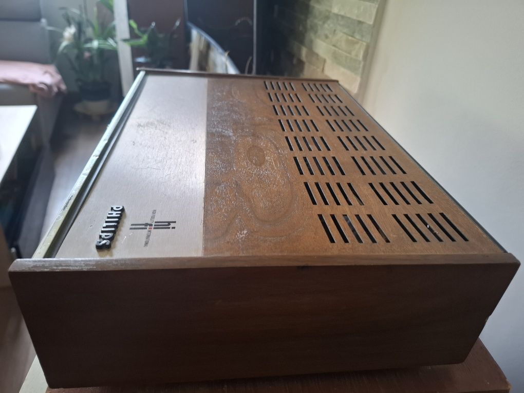 Philips 22RH590, Wzmacniacz stereo germanowy