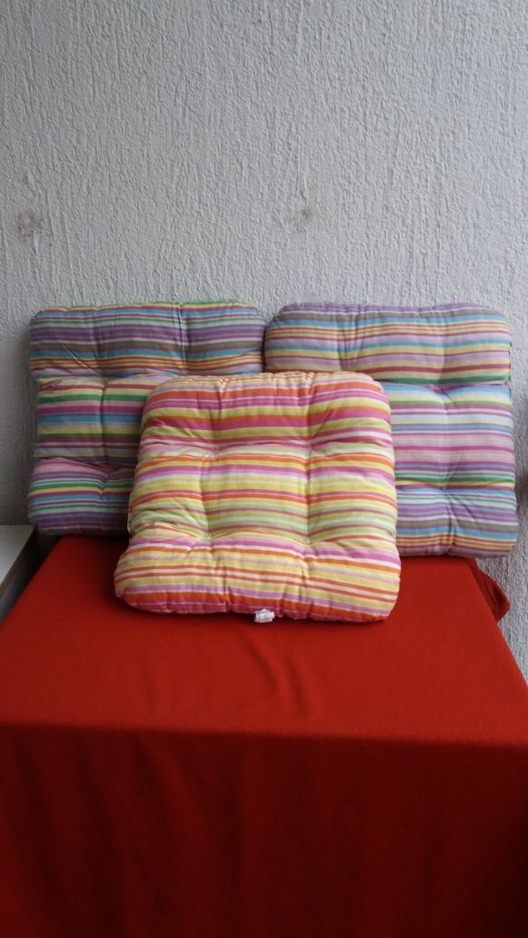 Nowe poduszki na krzesła w kolorowe paski-cena za 3 szt.