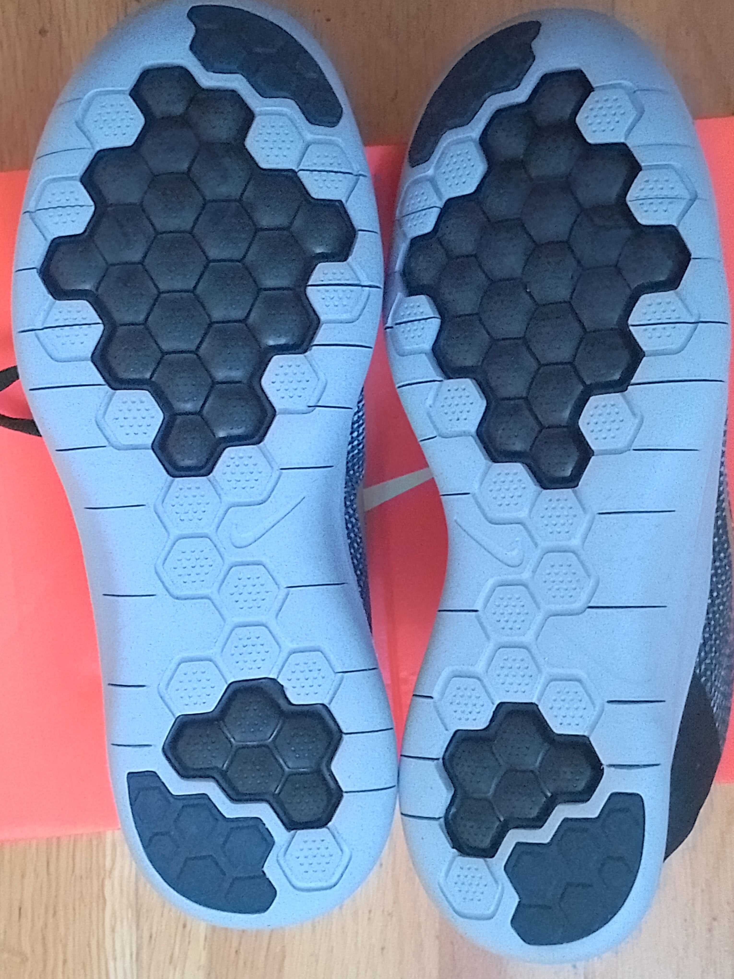 Чоловічі бігові кросівки NIKE FLEX RN 2018 нові по устілці 27,5 см.