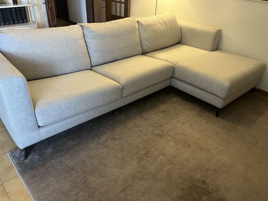 Sofá com chaise-lounge