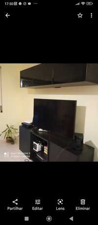 Móvel TV com arrumação e estante superior com portas vidro Touch