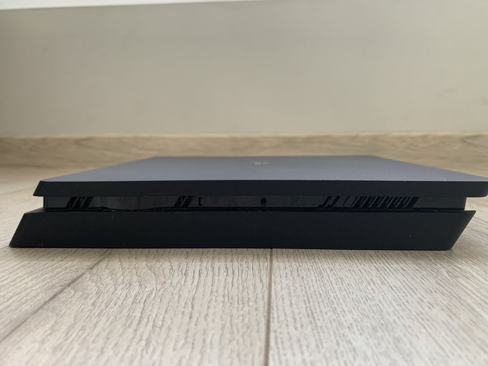 Playstatiaon 4 slim 1tb, Ідеальний стан, повний комплект.