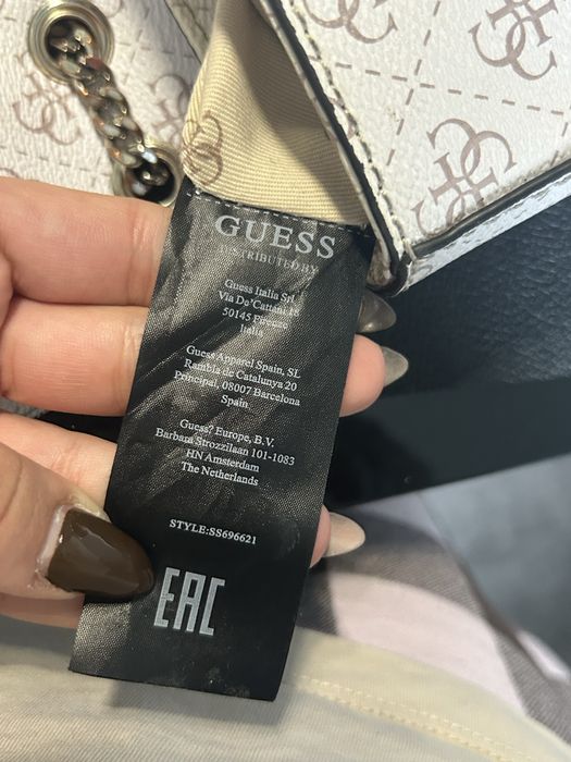 Torebka GUESS beżowa listonoszka, paski