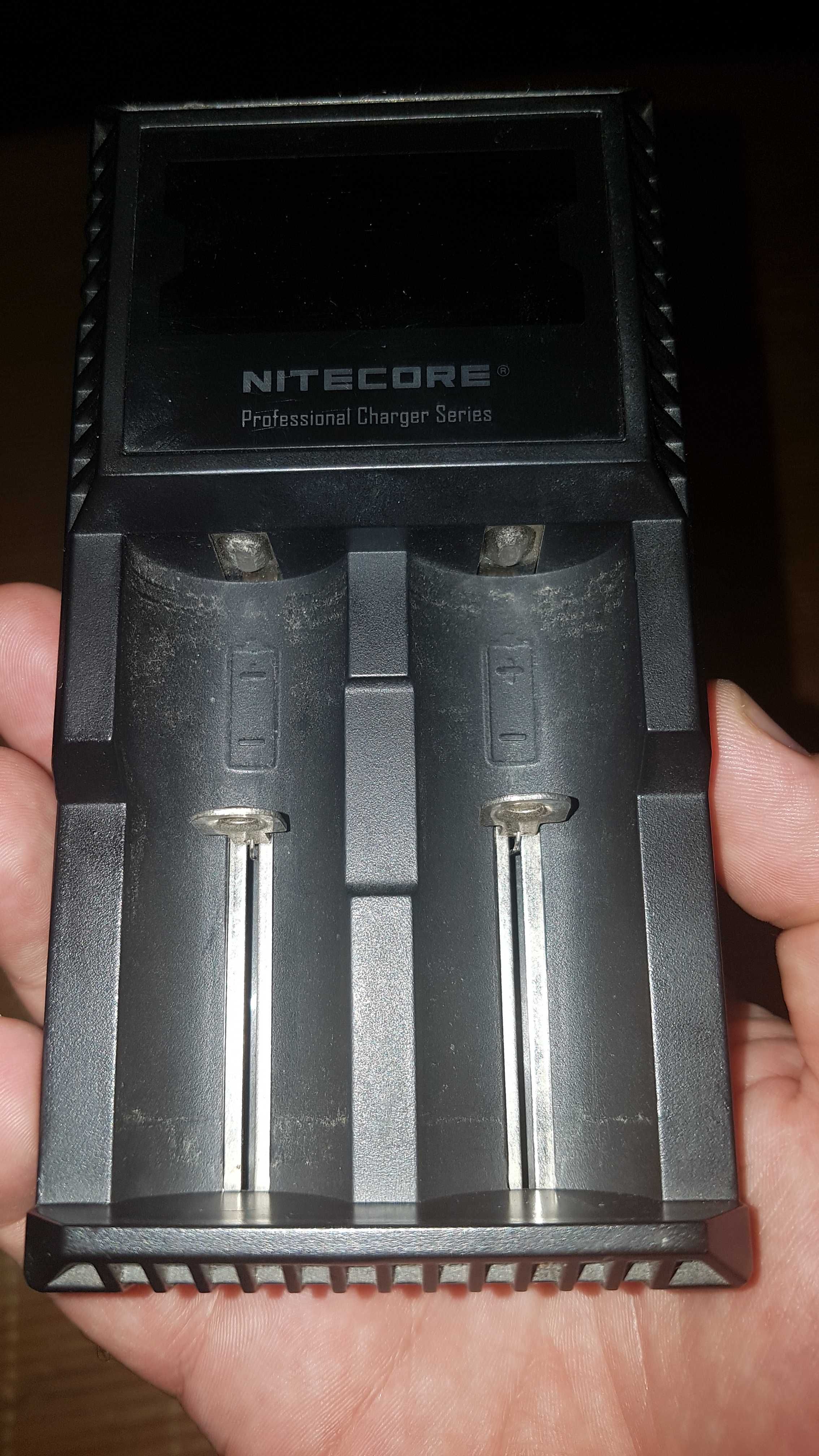 Carregador Nitecore D2 Intellicharger