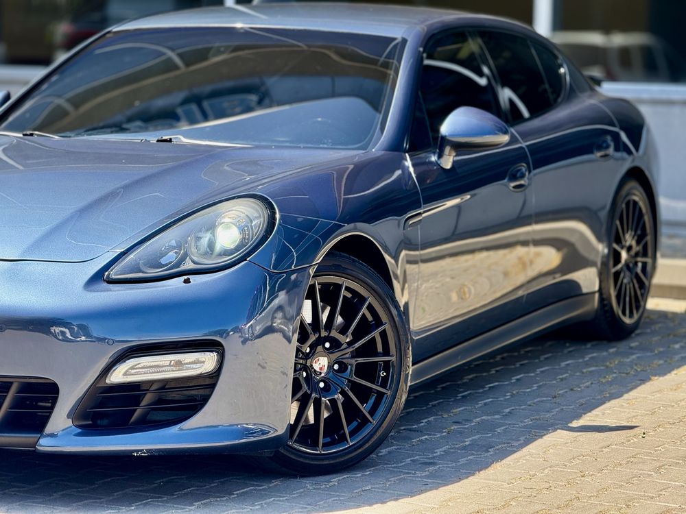Porsche panamera GTS 4.8 2012