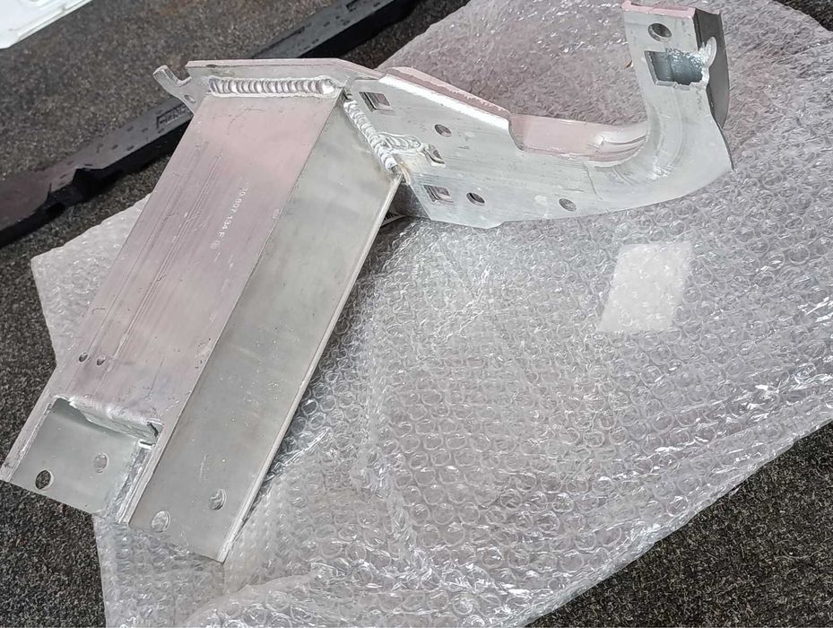 Кронштейн підсилювач переднього бампера