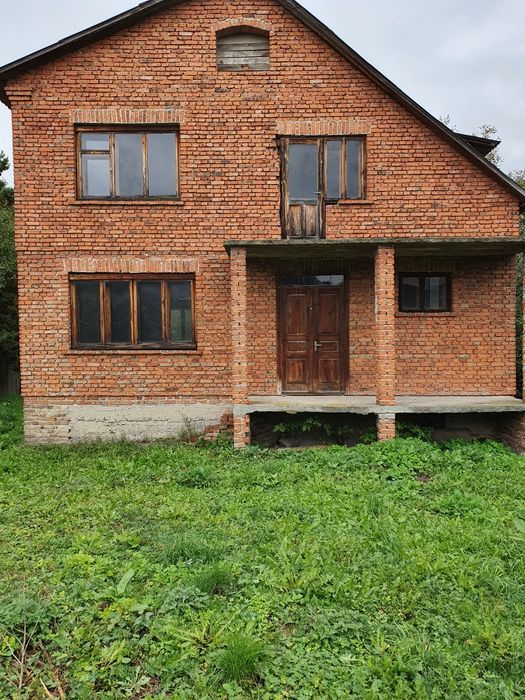 Незавершене будівництво будинку