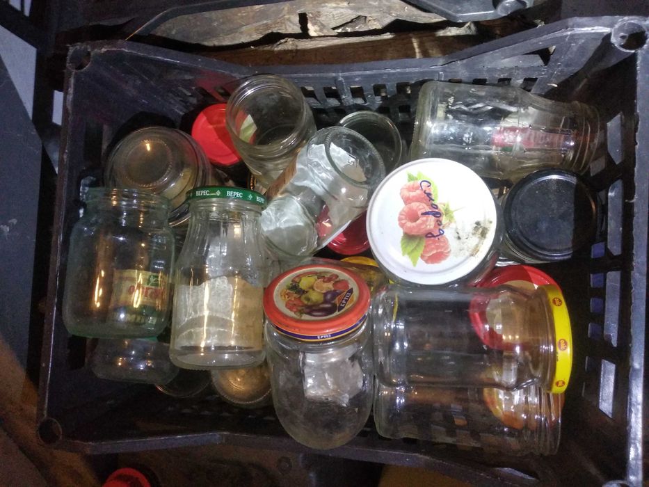 Стеклянные банки 0,6л., 0.5л. и меньше и стеклянные бутыли