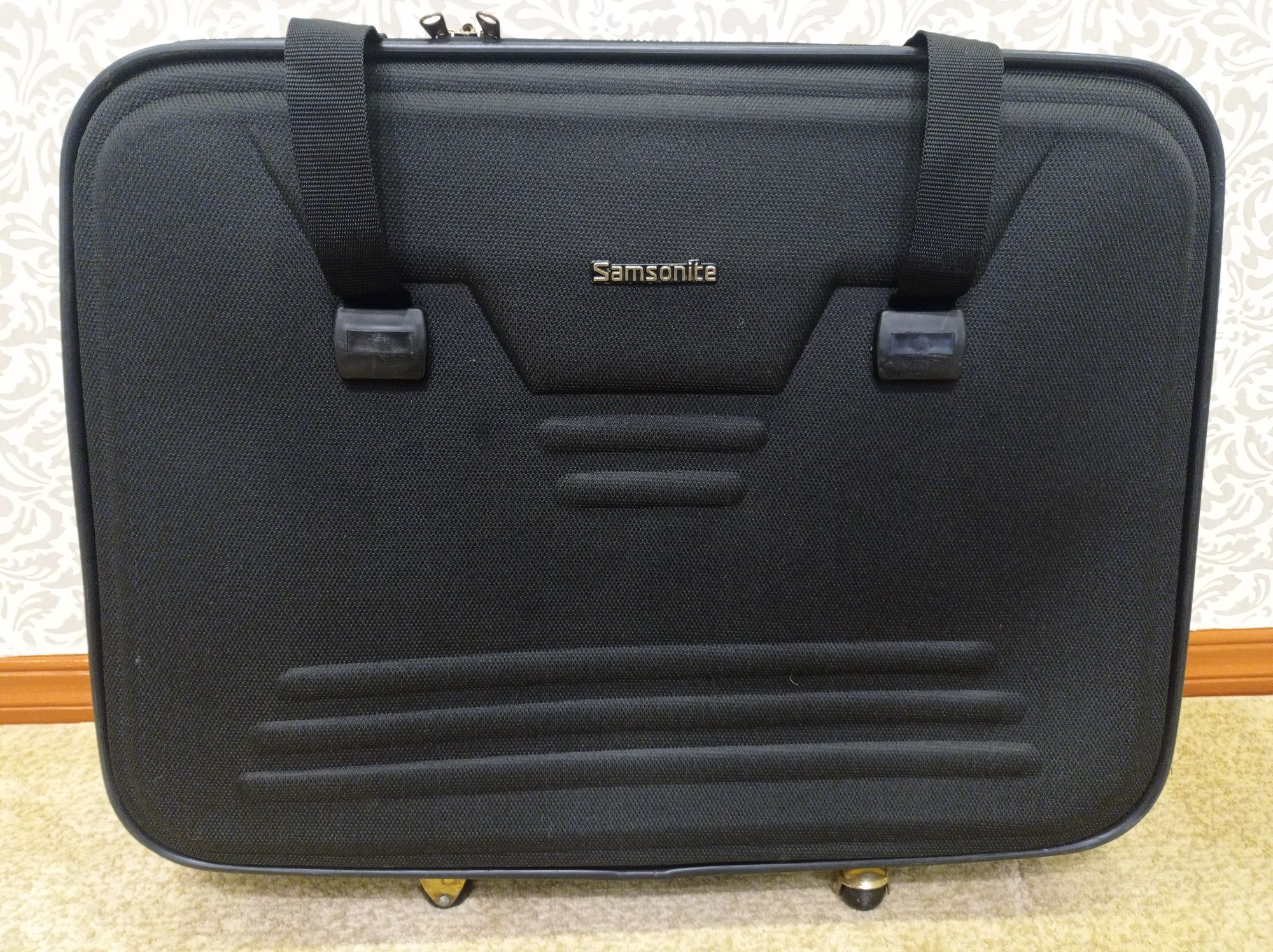 Продам чемодан фирма SAMSONITE