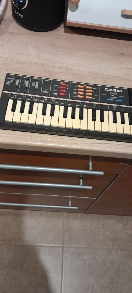 Casio Pt-82  32 klawiszowy mini syntezator  lata 80
