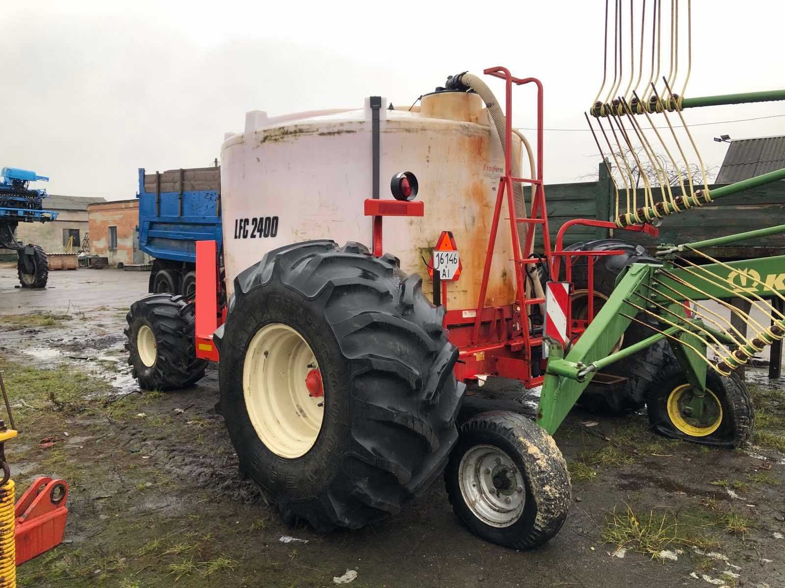 Розподільник мінеральних добрив Bourgault-LFC2400