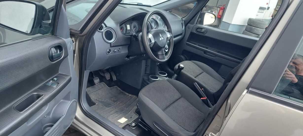 Fajny Mitsubishi Colt .