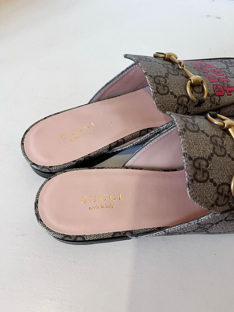 Мюлі від Gucci канва