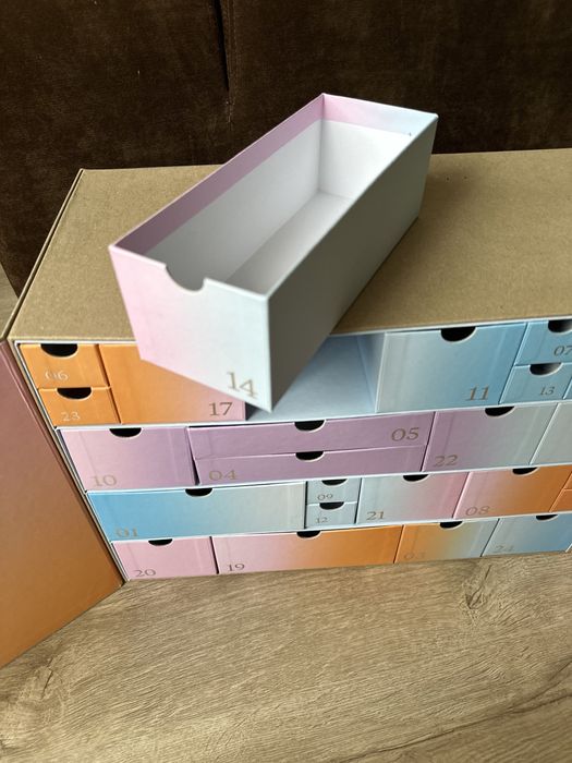 Grube kartonowe pudelko z szufladkami zalando