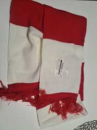 Biało czerwony szalik kibica