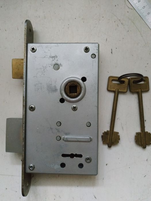 Замок армянский с ручкой.