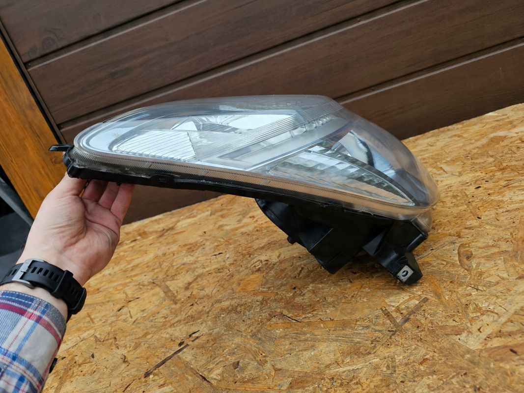 Toyota Prius Xw20/03-09 lampa Lampa prawa prawy przód przednia europa