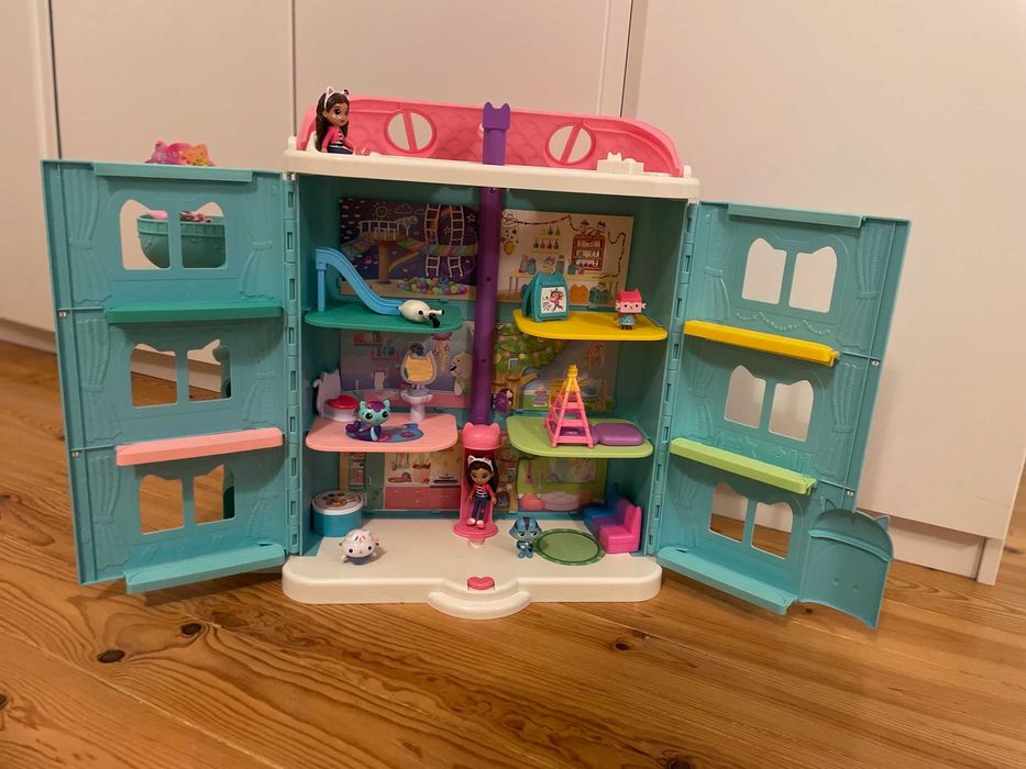 Gabby's Dollhouse - Casa de Bonecas + Conjunto de Figuras Deluxe