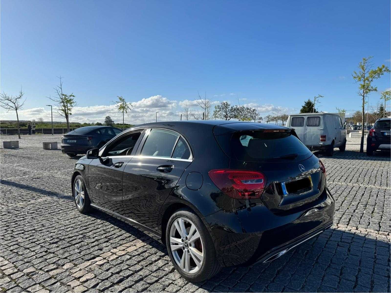 Mercedes-Benz A 180 URBAN - Poucos KM - IMACULADO