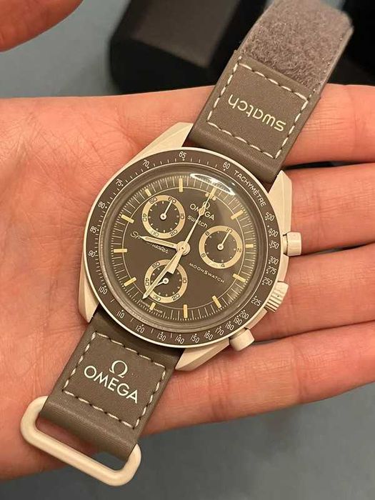 Swatch x Omega SO33T103 Desert – Bioceramikowa Premiera